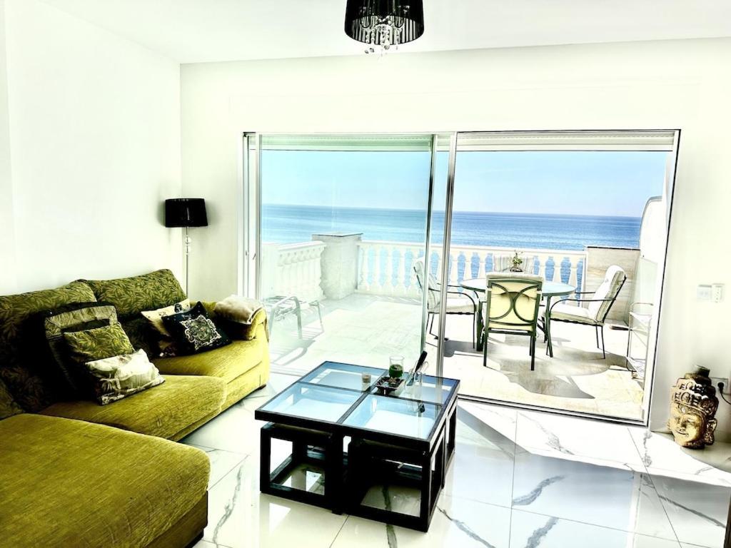 Beachfront With Pleasant Views Of The Sea And The Historic Lighthouse. Appartement La Cala De Mijas