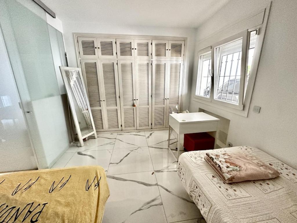Appartement Beachfront With Pleasant Views Of The Sea And The Historic Lighthouse. *
