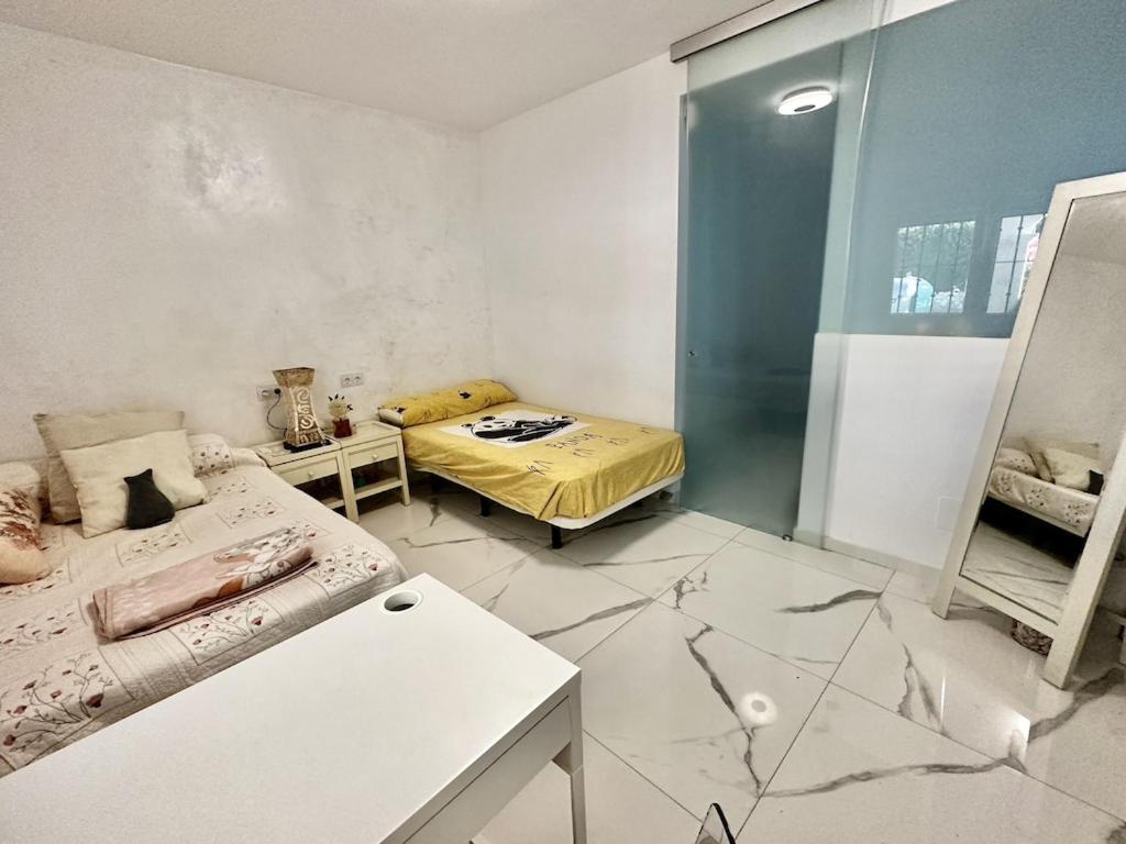 Appartement Beachfront With Pleasant Views Of The Sea And The Historic Lighthouse. *