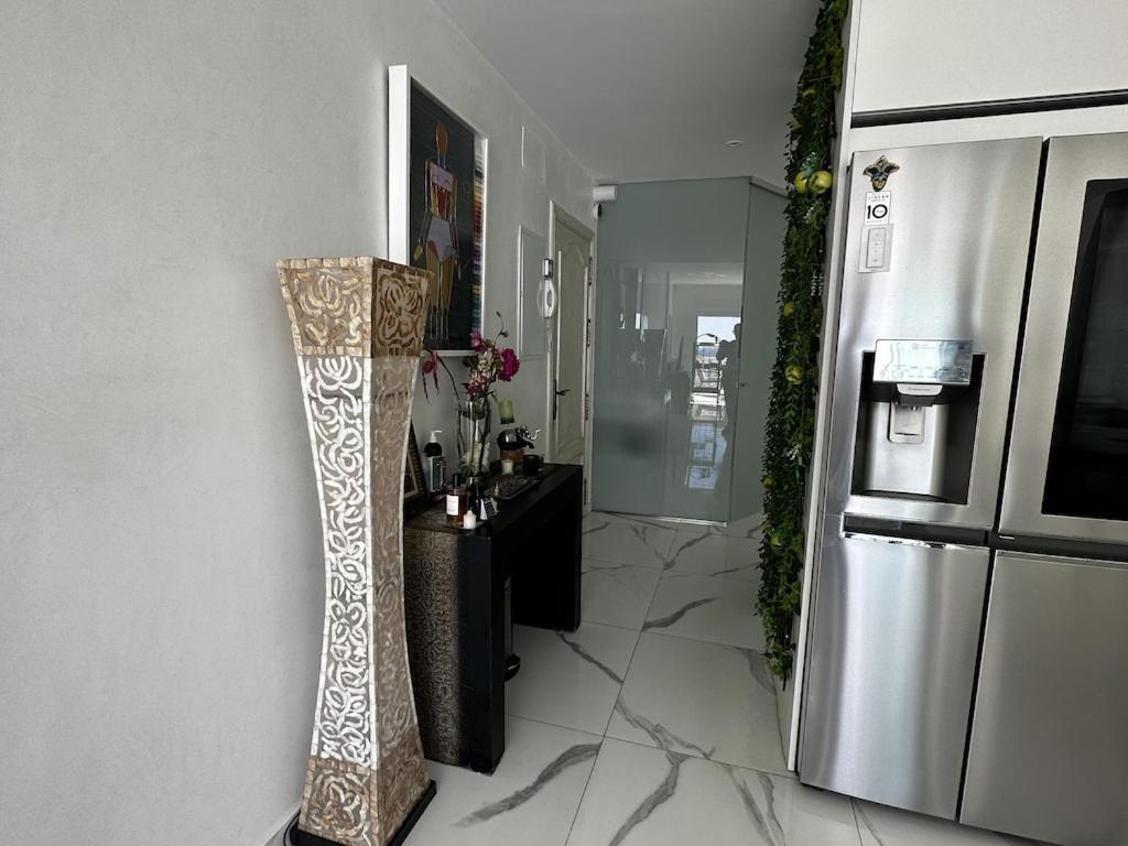 Beachfront With Pleasant Views Of The Sea And The Historic Lighthouse. Apartment