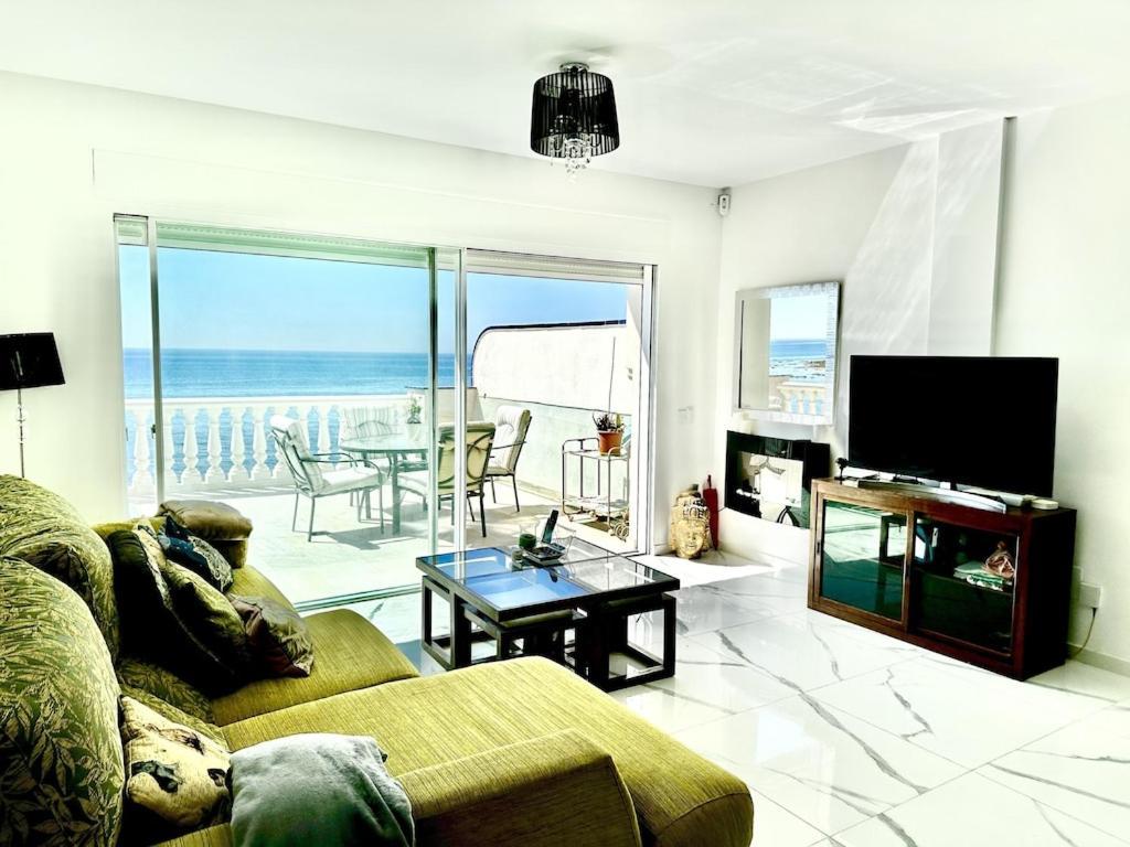 Beachfront With Pleasant Views Of The Sea And The Historic Lighthouse. Apartment