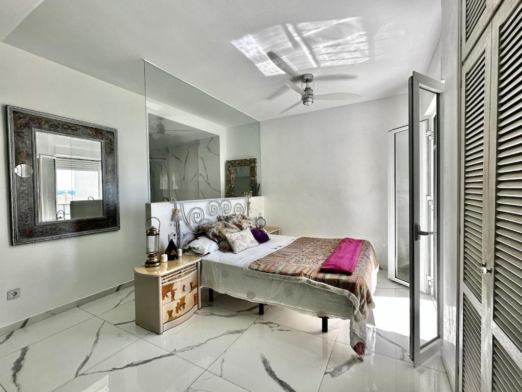 Appartement Beachfront With Pleasant Views Of The Sea And The Historic Lighthouse. *